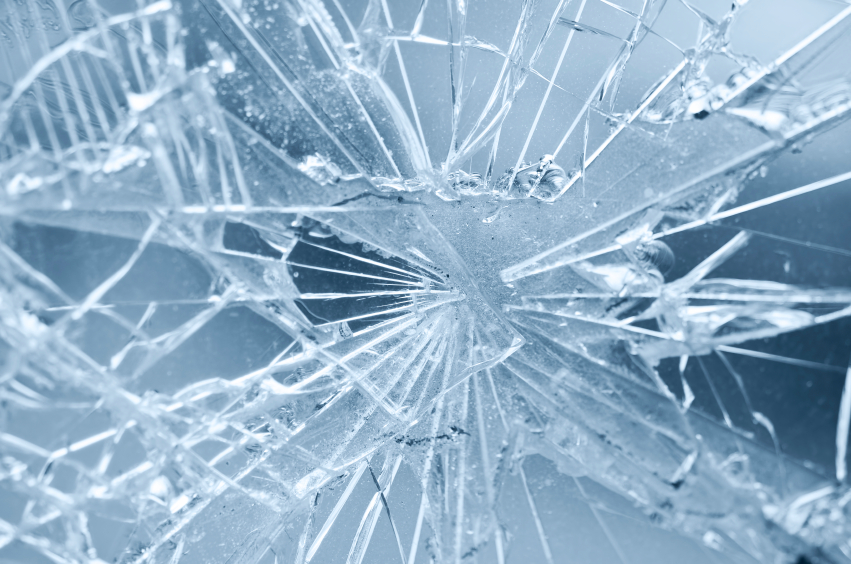 Die Glasbruchversicherung deckt Schäden an Flächengläsern