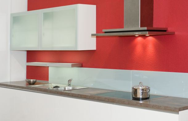 Erstellen Sie ein Beleuchtungskonzept für Ihre Küche - sowohl beim Neubau als auch beim Umbau.