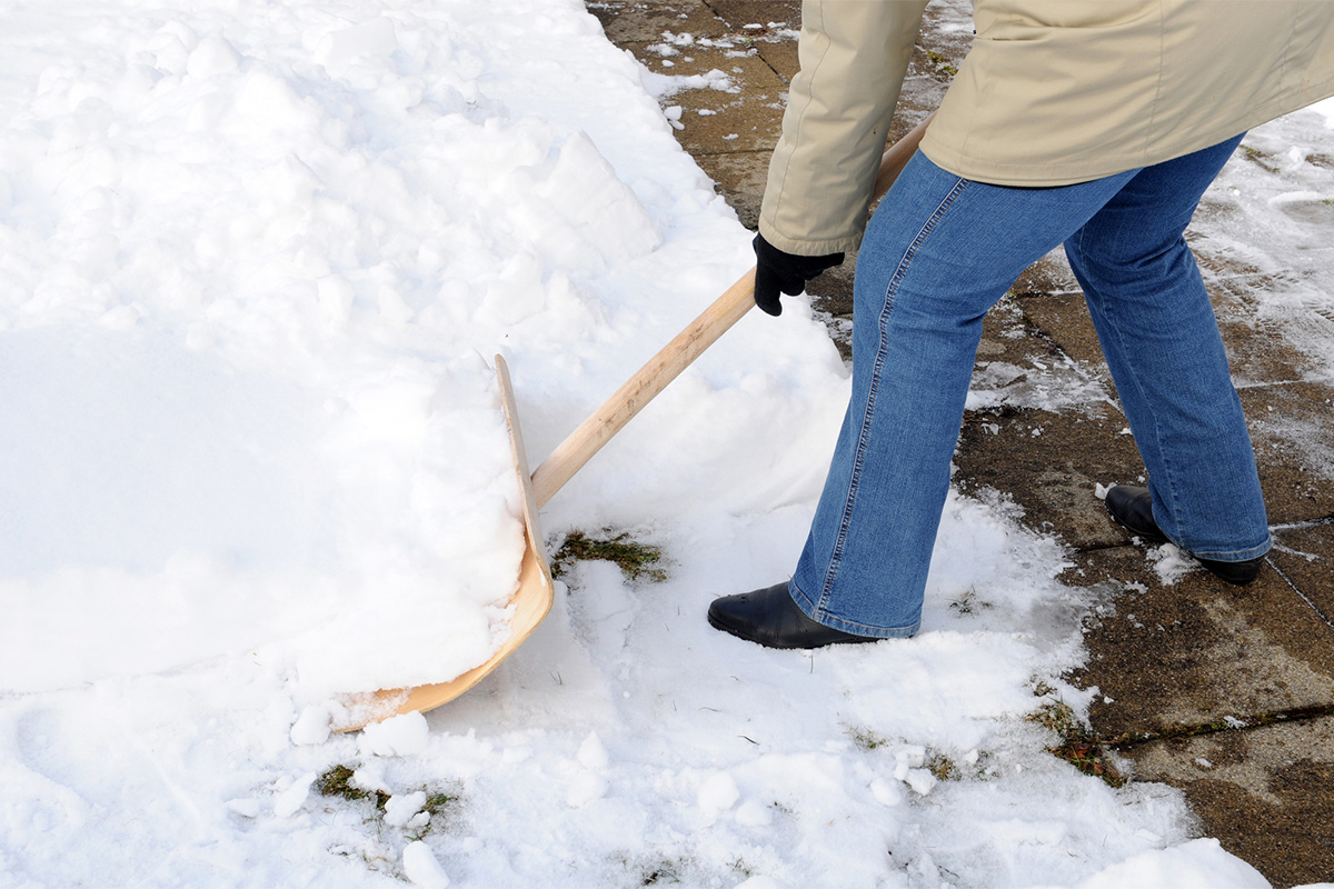 Der Vermieter muss dem Mieter die benötigten Werkzeuge zum Schneeräumen zur Verfügung stellen.