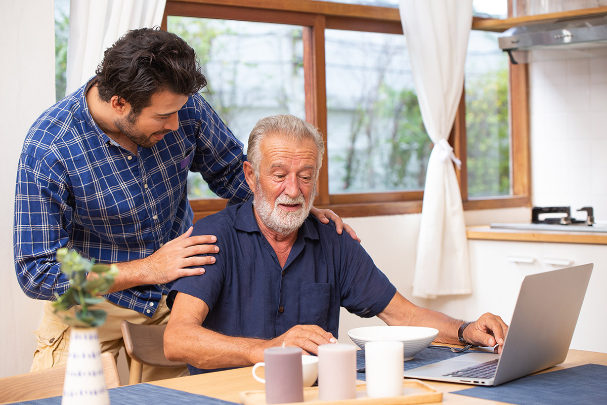 Die meisten Senioren benötigen nur ein wenig Hilfe von einer technisch versierten Person.